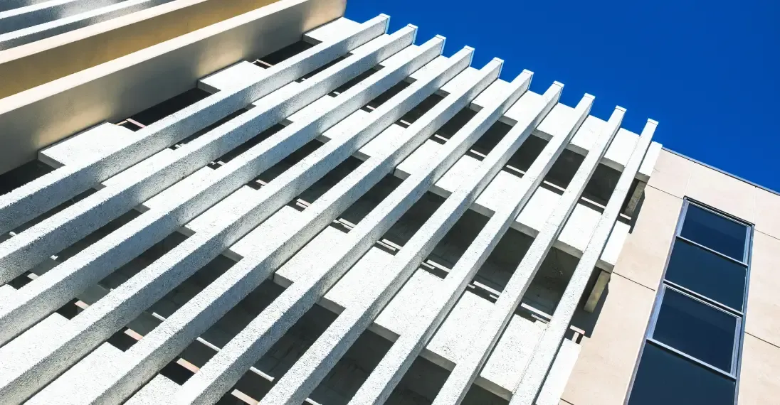 Façade d’un immeuble commercial moderne